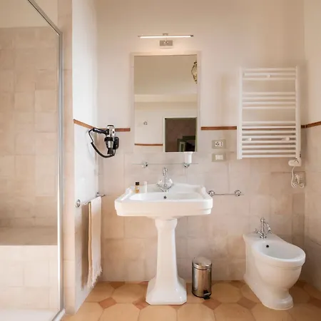 Palazzo Fiorenzi - Dimora Storica 4*