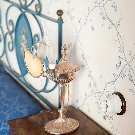 Palazzo Fiorenzi - Dimora Storica Oda ve Kahvaltı